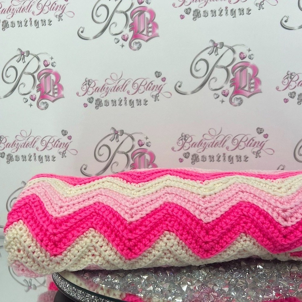 Blanket crochet stripes zig zag handmade Pink and Cream Chevron Knit Bag